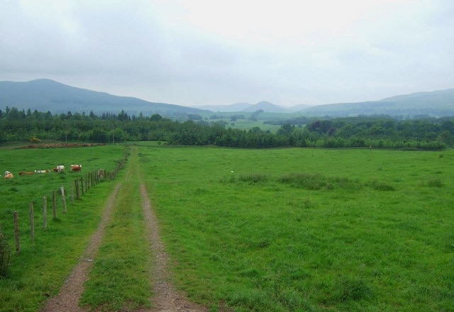 Whitegates Looking North towards the hills at Glen Devon from the A977 at Whitegates