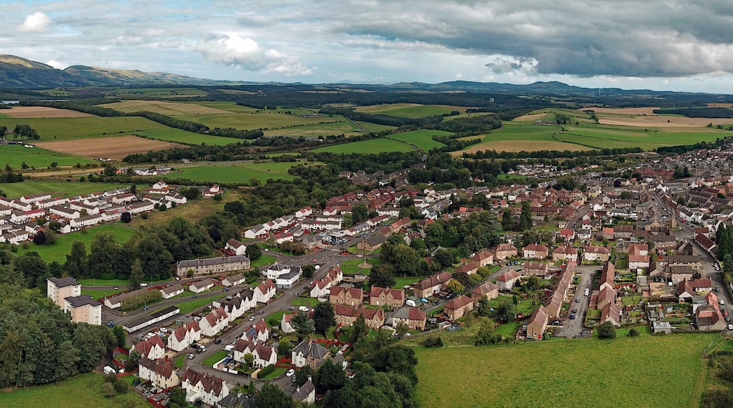Photo "Clackmannan" by PaulT (CC BY-SA) / Cropped from original
