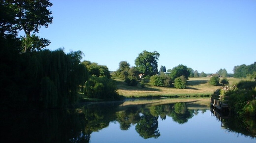 Photo "West Farleigh" by Kevin Reynolds (CC BY-SA) / Cropped from original