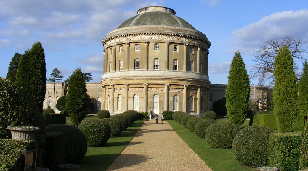 Photo "Ickworth House" by PAUL FARMER (CC BY-SA) / Cropped from original