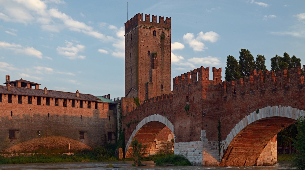Photo "Castelvecchio" by Ввласенко (CC BY-SA) / Cropped from original