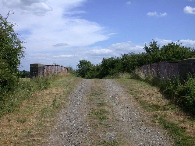 "Longstowe"-foto av Keith Edkins (CC BY-SA) / Urklipp från original