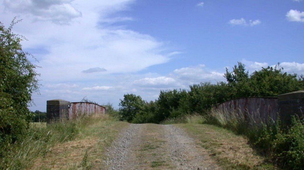 "Longstowe"-foto av Keith Edkins (CC BY-SA) / Urklipp från original