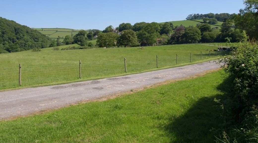 "Pilton West"-foto av Derek Harper (CC BY-SA) / Urklipp från original