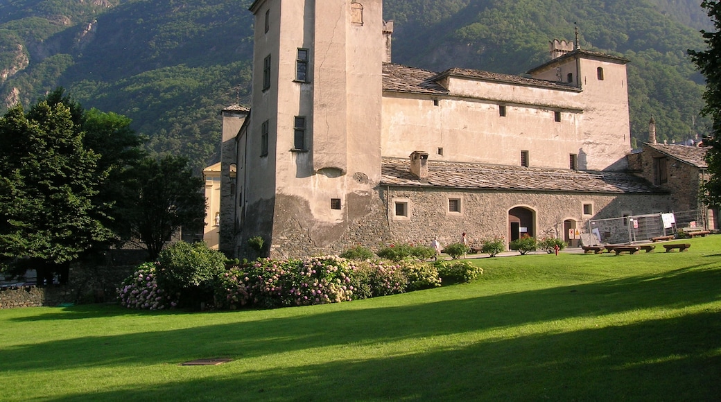 Foto "Castello di Issogne" di Mauro Beccaceci (page does not exist) (CC BY-SA) / Ritaglio dell’originale