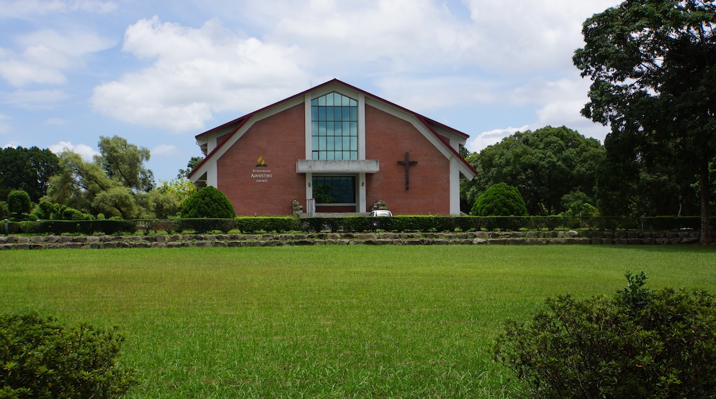 ภาพ "วิทยาลัย Taiwan Adventist" โดย lienyuan lee (CC BY) / ตัดภาพจากขนาดต้นฉบับ