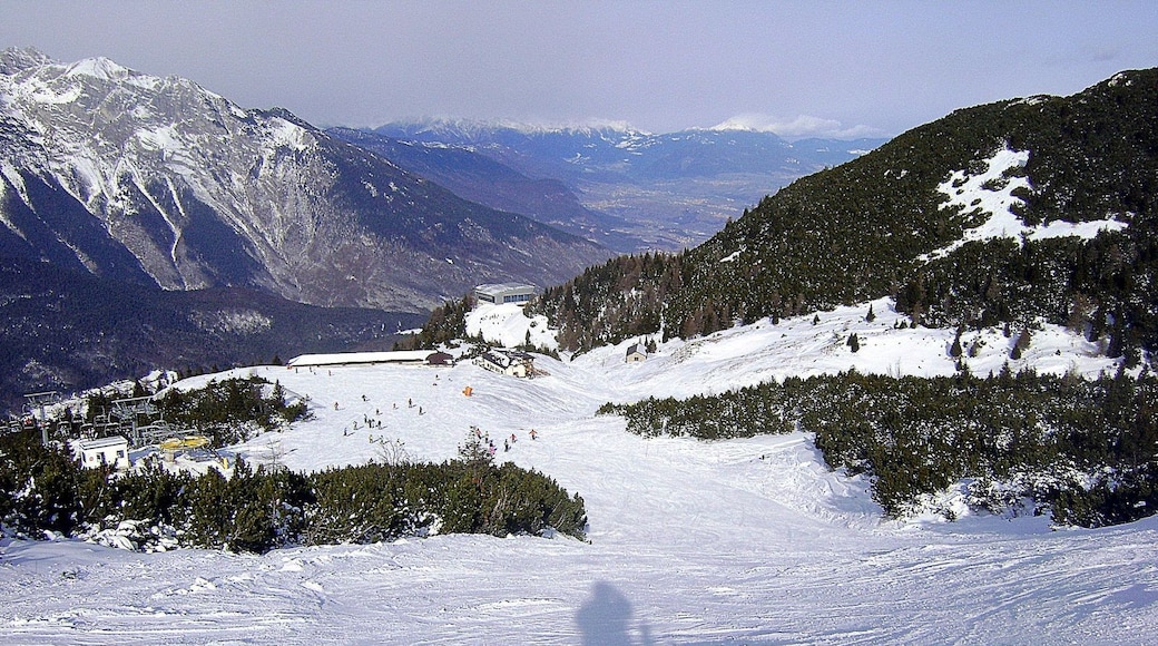 Photo "Paganella Ski Area" by Zoran Kurelić Rabko (CC BY-SA) / Cropped from original