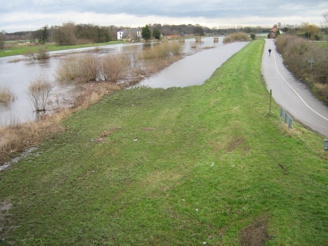 Ferry Lane Road towards old bridge and ferry (?) position.