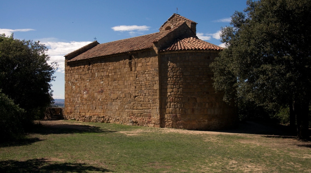Foto ‘Sant Fost de Campsentelles’ van Amadalvarez (CC BY-SA) / bijgesneden versie van origineel