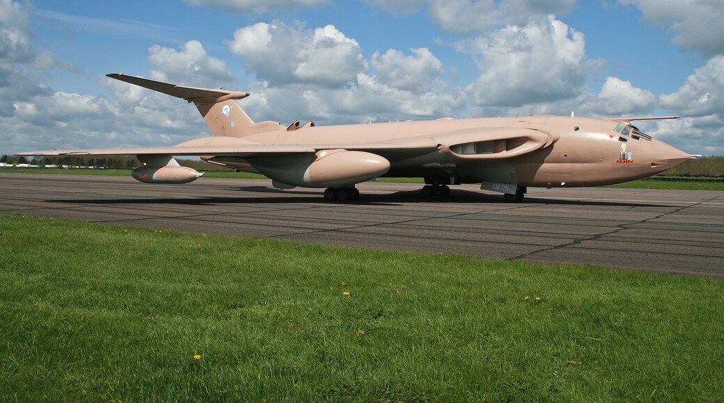 Photo "Bruntingthorpe" by Alan Wilson (CC BY-SA) / Cropped from original