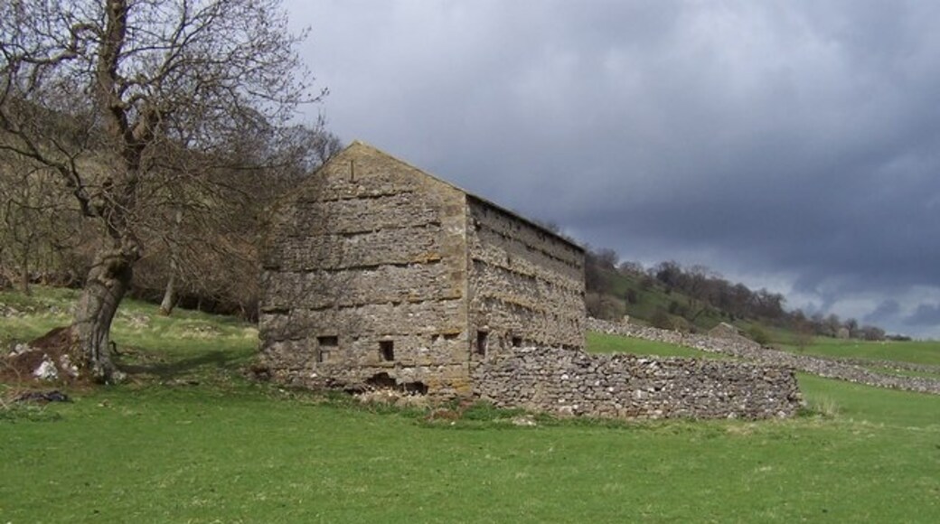 Foto “Bishopdale” tomada por Chris Heaton (CC BY-SA); recorte de la original