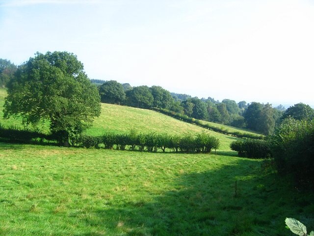 Foto „Richard's Castle“ von Richard Webb (CC BY-SA)/zugeschnittenes Original