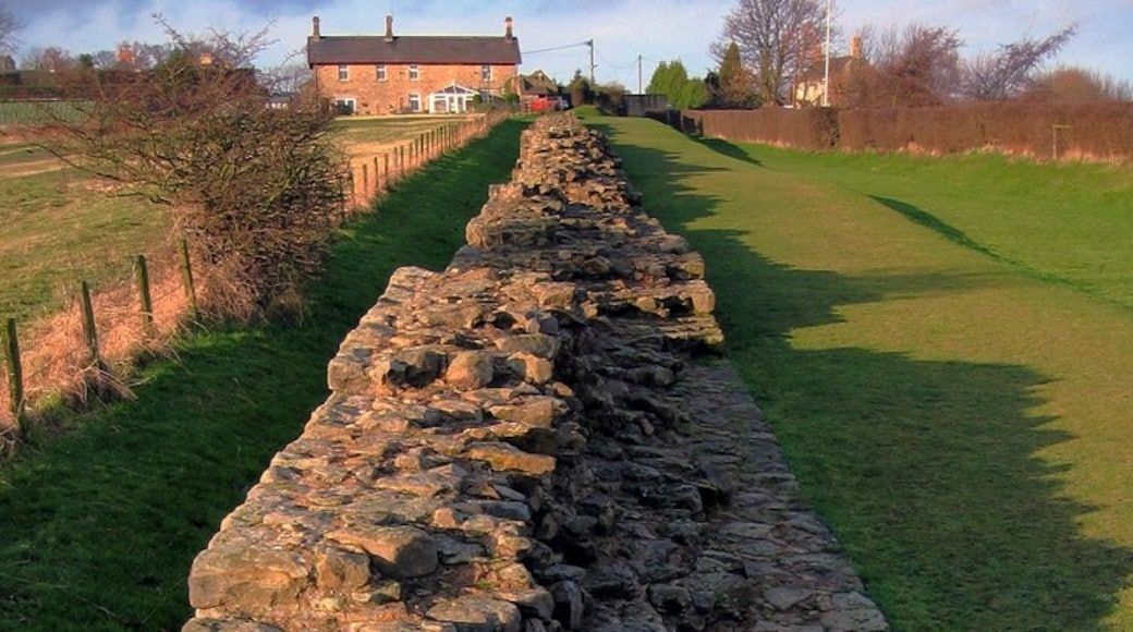 Billede "Heddon-on-the-Wall" af Andrew Curtis (CC BY-SA) / beskåret fra det originale billede