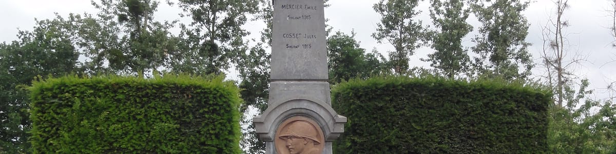 Photo "Romery (Aisne) monument aux morts" by undefined (Creative Commons Zero, Public Domain Dedication) / Cropped from original