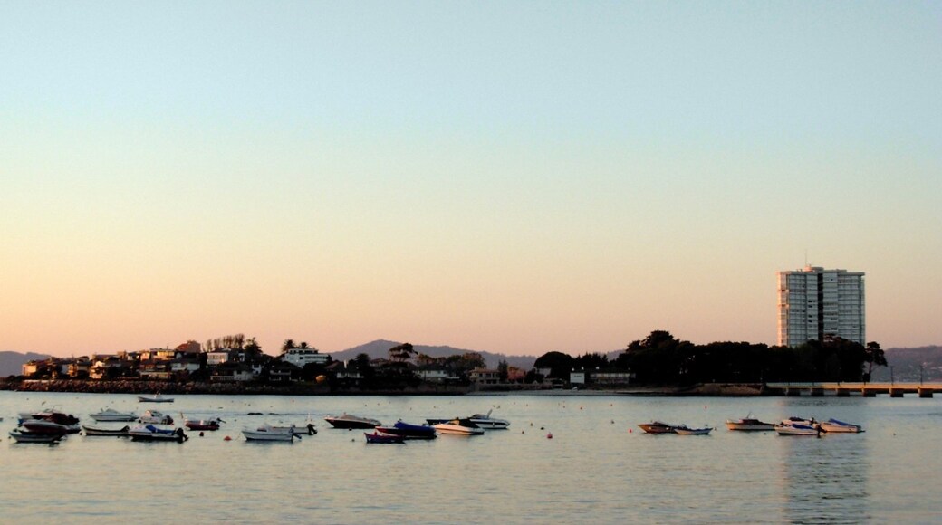 Photo "Oia" by farrangallo (CC BY-SA) / Cropped from original