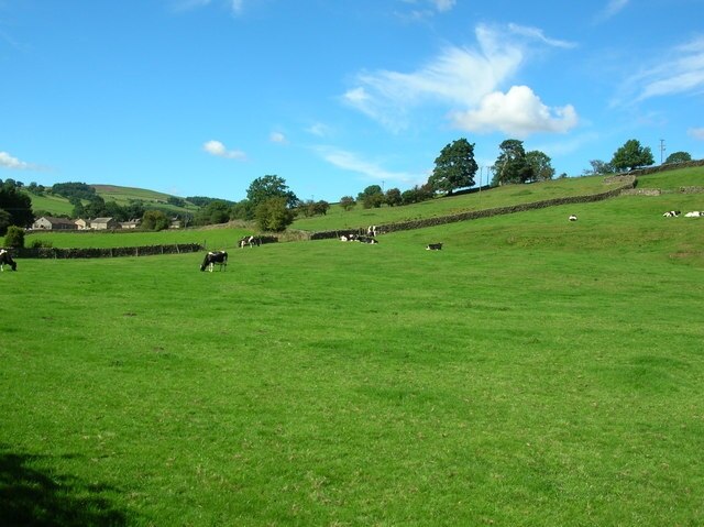 Photo "Fountains Earth" by DS Pugh (CC BY-SA) / Cropped from original