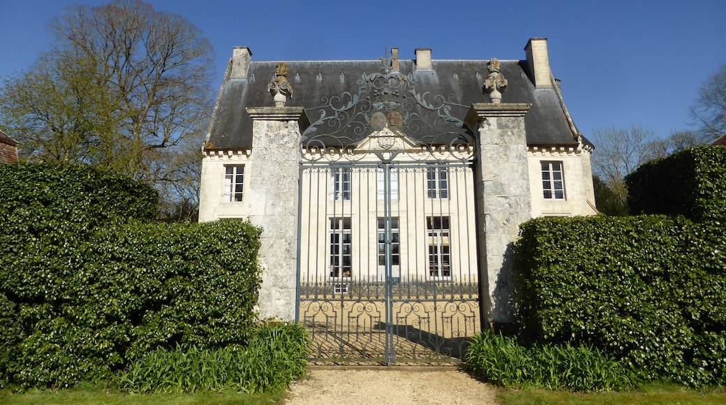 « Cour-Maugis sur Huisne», photo de Pucesurvitaminee (CC BY-SA) / rognée de l’originale