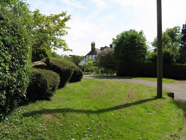 Footpath sign at driveway to Fullers