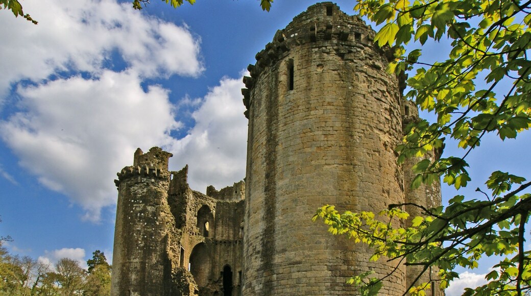 Foto "Nunney" por Jusben (CC BY) / Recortada de la original