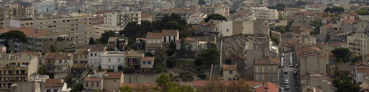 Photo "Saint-Giniez, 13008 Marseille, France" by bogdan1971 (Creative Commons Attribution-Share Alike 3.0) / Cropped from original