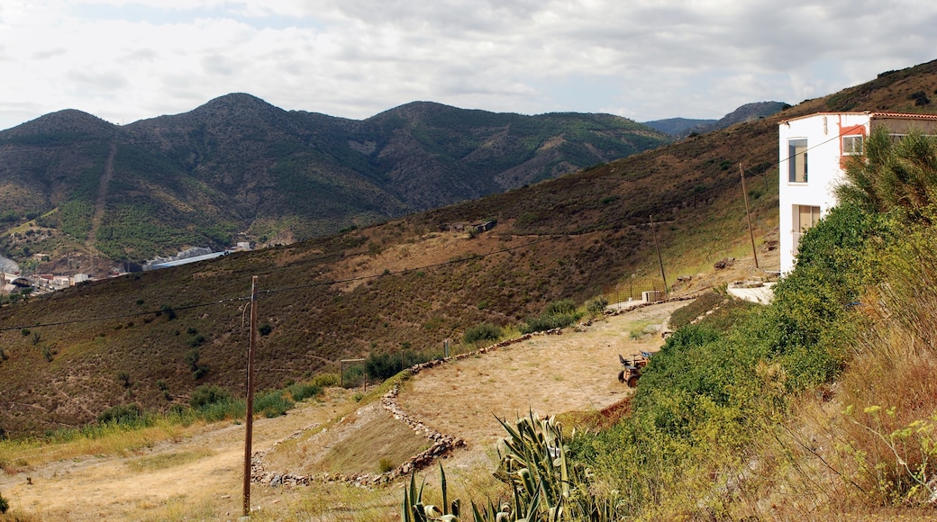 Photo "Portbou" by horsch (CC BY-SA) / Cropped from original