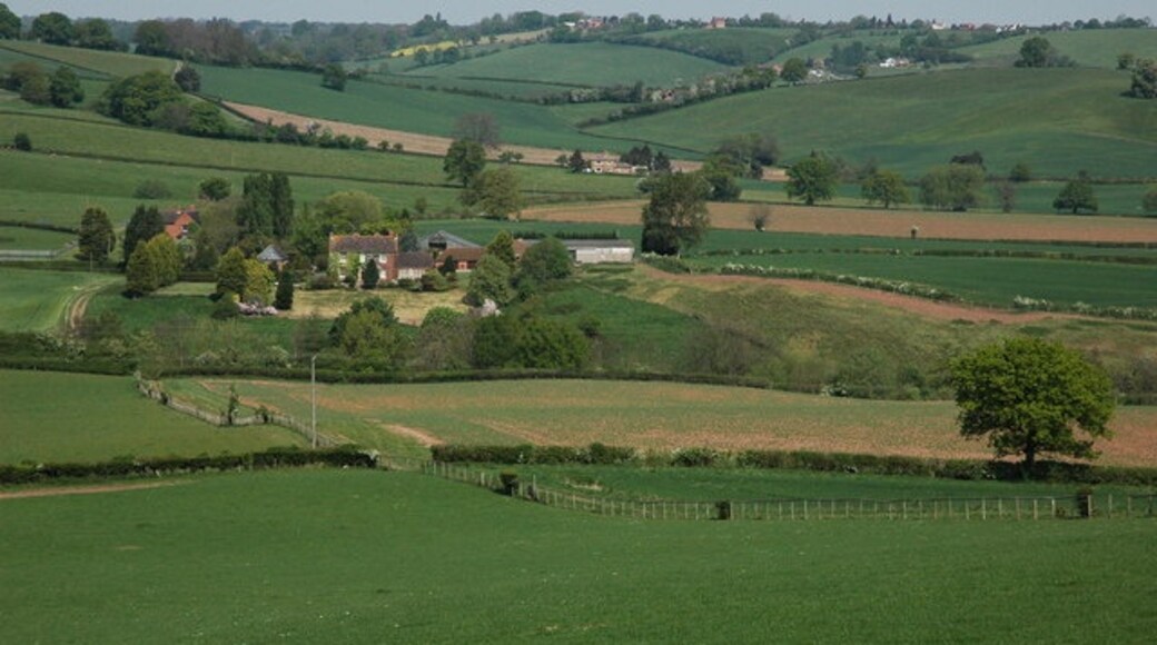 "Astley and Dunley"-foto av Philip Halling (CC BY-SA) / Urklipp från original