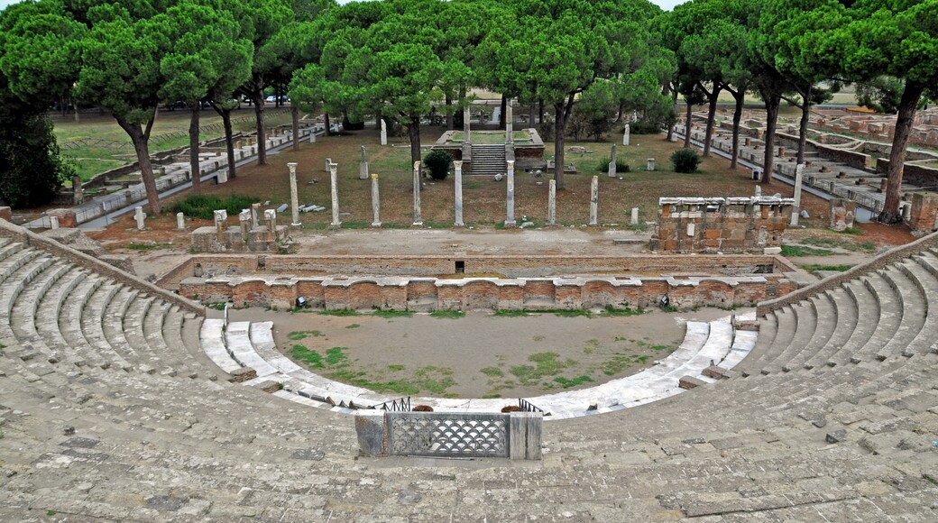 Photo "Ostia Antica" by Dennis Jarvis (CC BY-SA) / Cropped from original