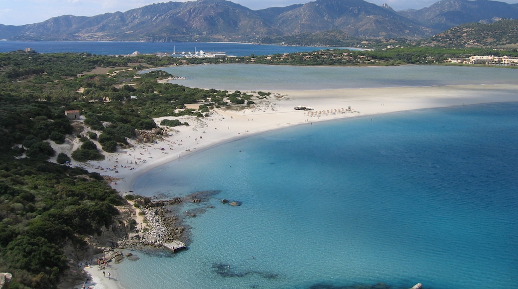 Foto „Meerschutzgebiet Area Marina Protetta Capo Carbonara“ von Robin Corps (CC BY-SA)/zugeschnittenes Original