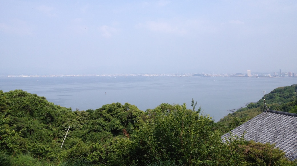 Photo "Nokonoshima Island" by そらみみ (CC BY-SA) / Cropped from original