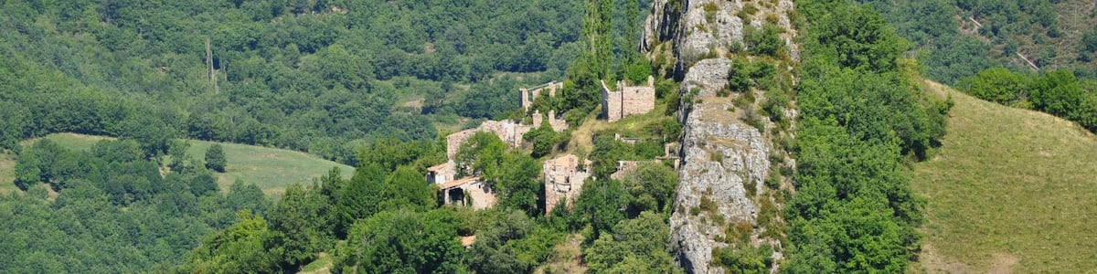 Photo "Viuet, an abandoned hamlet in the Spanish Pyrenees (municipality El Pont de Suert, Alta Ribagorça district, Catalonia)." by Vincent van Zeijst (Creative Commons Attribution-Share Alike 3.0) / Cropped from original