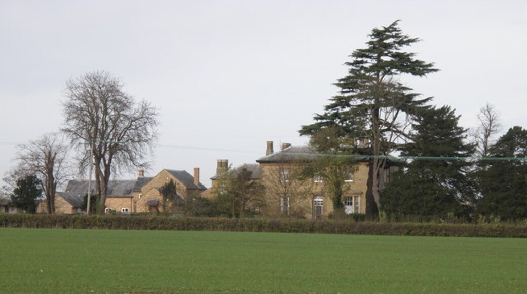 Foto “Conington” tomada por Michael Trolove (CC BY-SA); recorte de la original