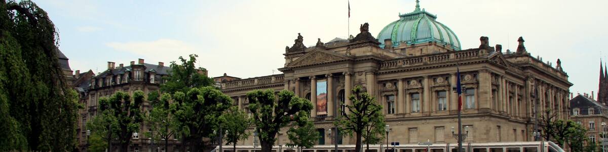 Photo "Place de la République" by Grzegorz Jereczek (Creative Commons Attribution-Share Alike 2.0) / Cropped from original