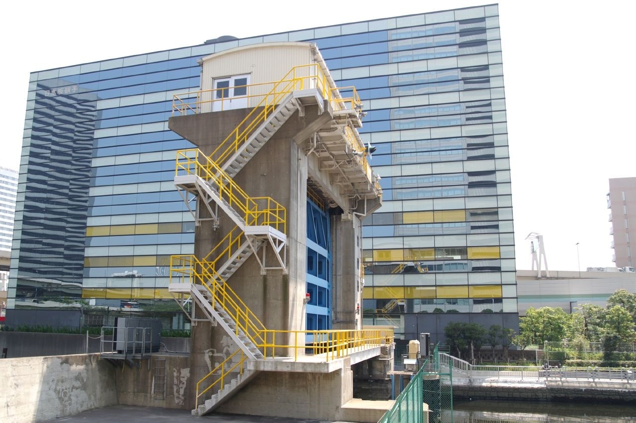 Billede "Shibaura" af Yamaguchi Yoshiaki (CC BY-SA) / beskåret fra det originale billede