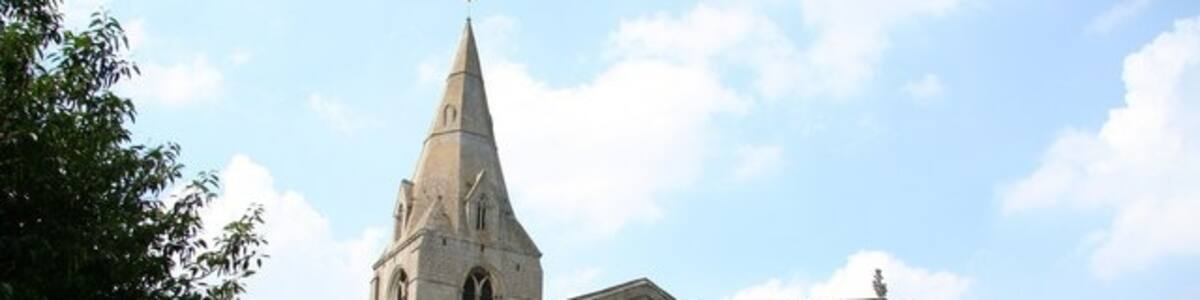 Photo "St.John the Evangelist's church Largely 13th century Early English church with 15th century Perpendicular windows" by Richard Croft (Creative Commons Attribution-Share Alike 2.0) / Cropped from original