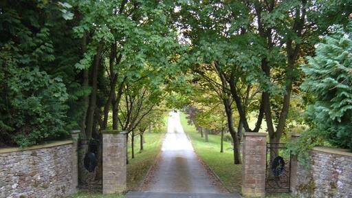 Photo "Broxa-cum-Troutsdale" by JThomas (CC BY-SA) / Cropped from original