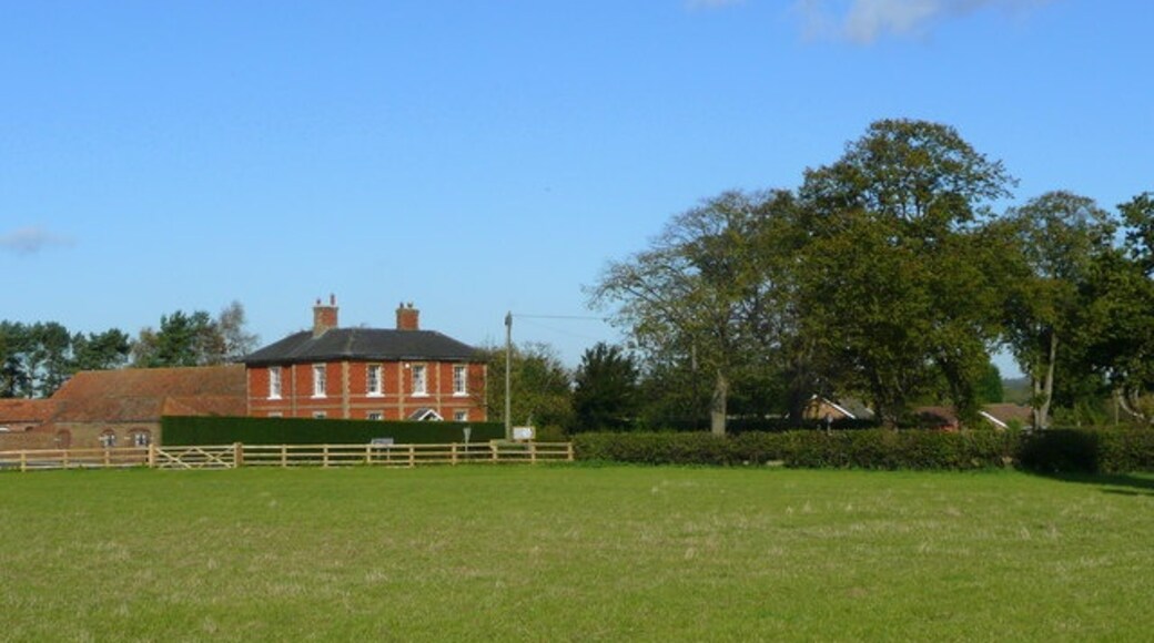 Foto „Sausthorpe“ von Jonathan Billinger (CC BY-SA)/zugeschnittenes Original