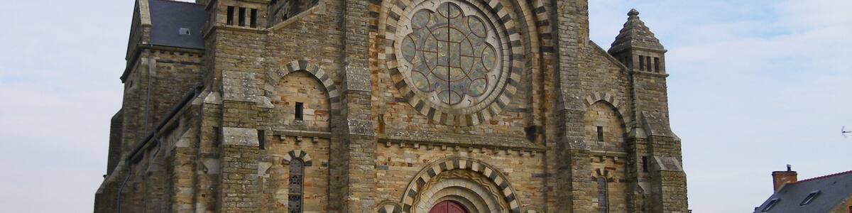 Photo "l'eglise de st malo de phily" by chisloup (Creative Commons Attribution 3.0) / Cropped from original