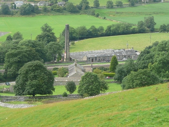 Foto "Langcliffe" de Humphrey Bolton (CC BY-SA) / Recortada do original