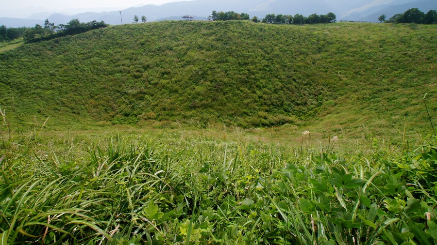 Photo "The crater of Mount Kannabe in Kannabe highlands, Toyooka, Hyogo prefecture, Japan. The Kannabe monogenetic volcano group including Mount Kannabe is a part of "San'in Kaigan Global Geopark" which joins in Global Geoparks Network." by 663highland (Creative Commons Attribution 2.5) / Cropped from original