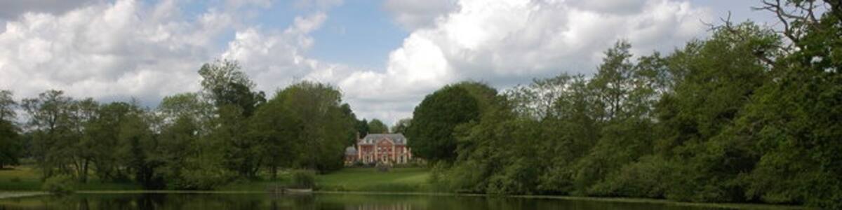 Photo "Lake at Almeley Lake in the grounds of Niewport House near Almeley." by Philip Halling (Creative Commons Attribution-Share Alike 2.0) / Cropped from original