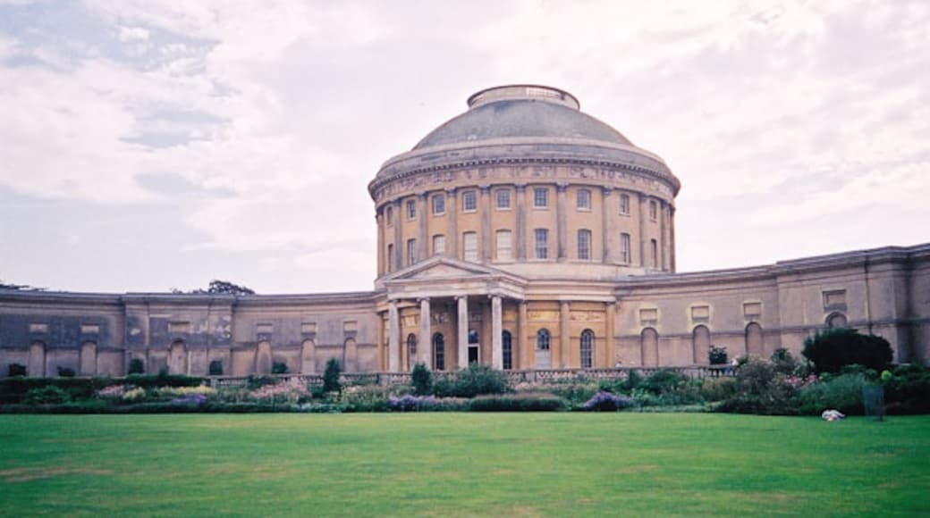 Photo "Ickworth House" by John Rostron (CC BY-SA) / Cropped from original