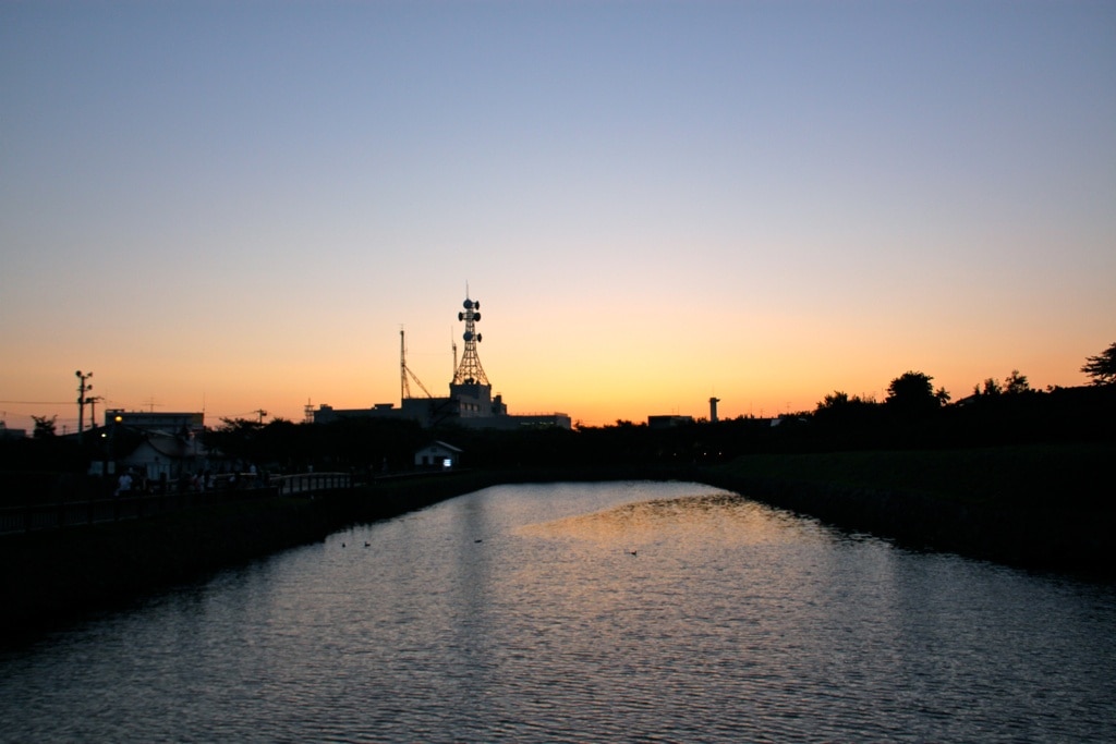 "Tsukisamu"-foto av Edwin Leong (CC BY-SA) / Urklipp från original