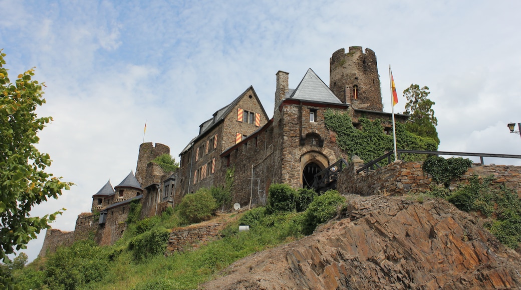 Photo "Thurant Castle" by trolvag (CC BY-SA) / Cropped from original