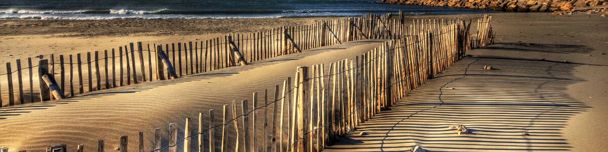 Photo "Beach in Saintes-Maries-de-la-Mer" by Wolfgang Staudt (Creative Commons Attribution 2.0) / Cropped from original