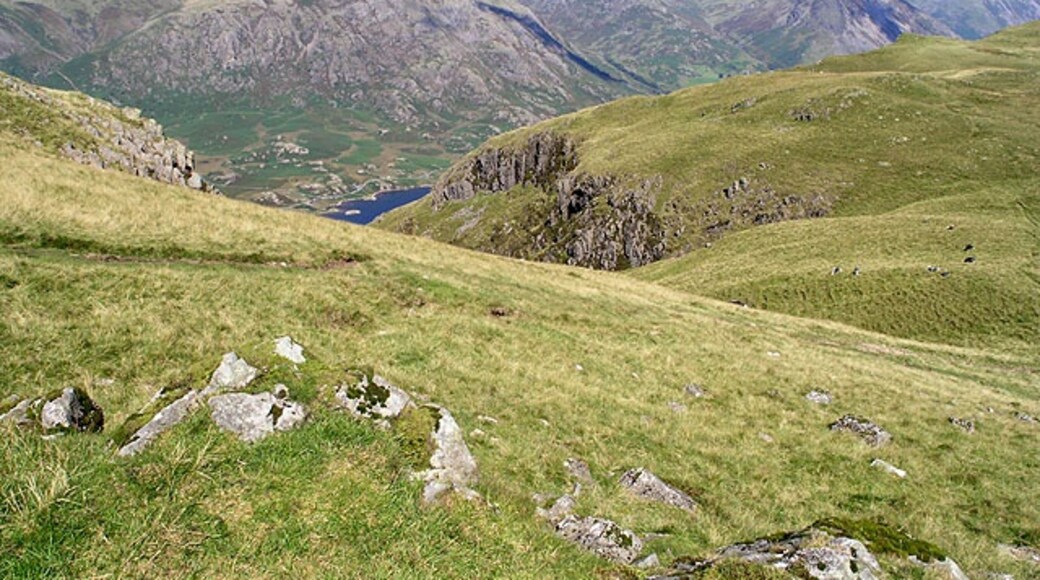 Foto “Irton with Santon” tomada por David Lally (CC BY-SA); recorte de la original