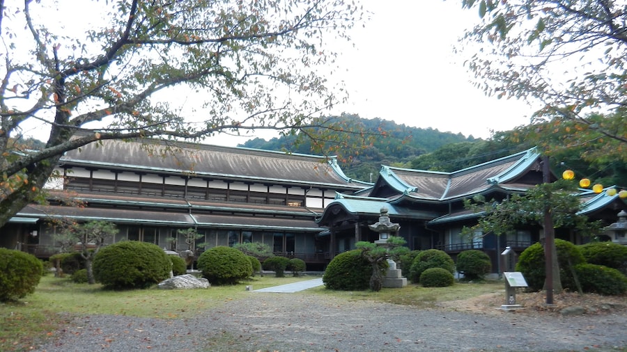 Photo "琴平町公會堂 Kotohira-cho Assembly Hall" by lienyuan lee (Creative Commons Attribution 3.0) / Cropped from original