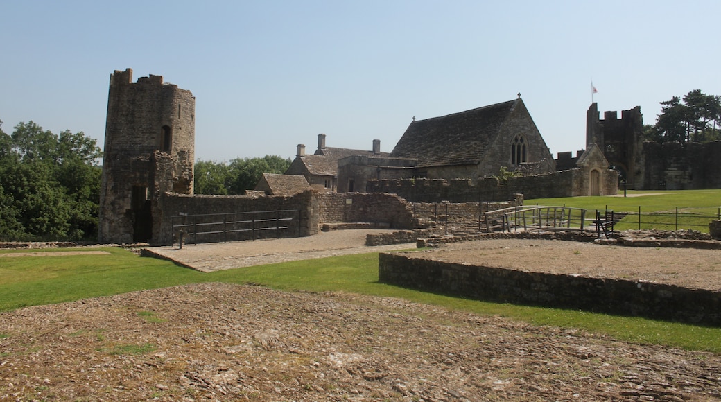 Photo "Farleigh Hungerford Castle" by Rodw (CC BY-SA) / Cropped from original