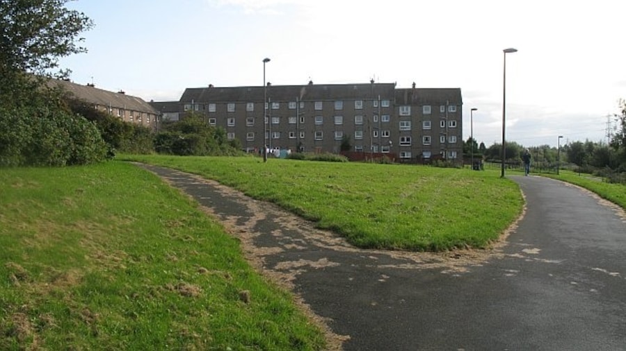 Photo "Flats, Magdalene Gardens Blocks of flats seen from a cycle path." by Richard Webb (Creative Commons Attribution-Share Alike 2.0) / Cropped from original