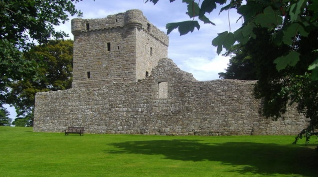 Foto "Castelo de Loch Leven" de Euan Nelson (CC BY-SA) / Recortada do original