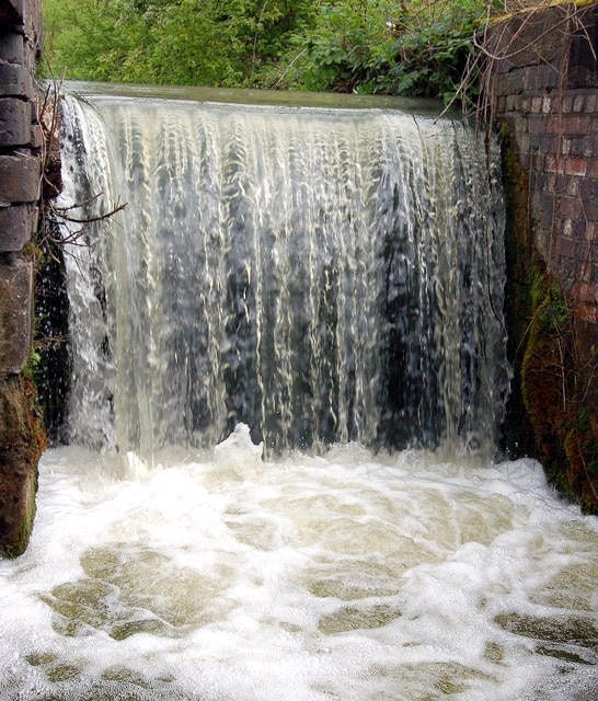 Overspill weir, Stockton locks The channels of the disused narrow locks beside the current broad locks in the Stockton flight are used as overspill weirs.